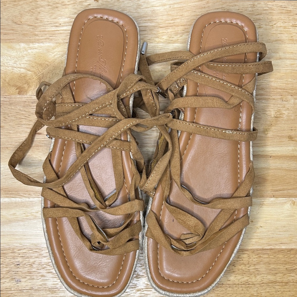 Universal Thread Tan Strappy Sandals